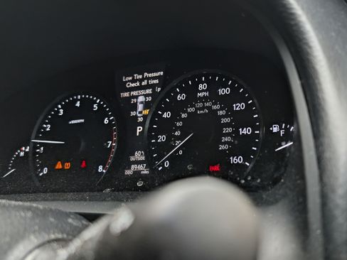 Used 2017 Lexus LS 460 w/ Comfort Package image 4