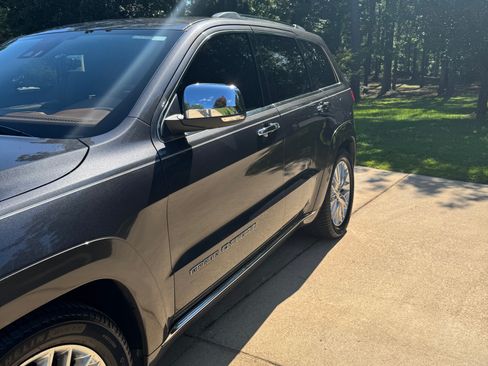 Used 2018 Jeep Grand Cherokee Summit AWD/4WD image 2