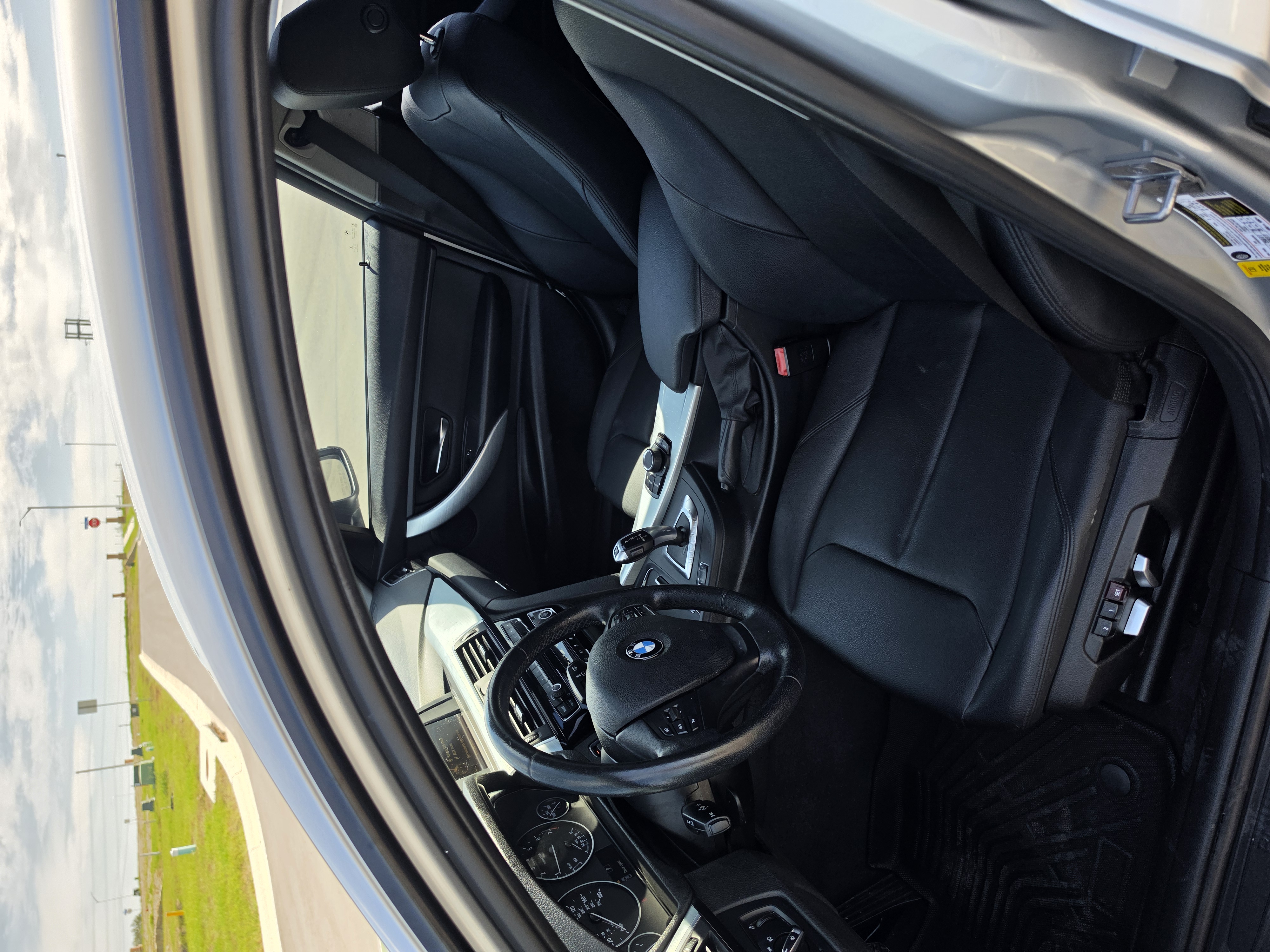 Used 2016 BMW 320i Sedan RWD image 8