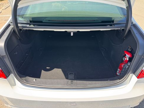 Used 2011 Mercedes-Benz E 550 Sedan image 21