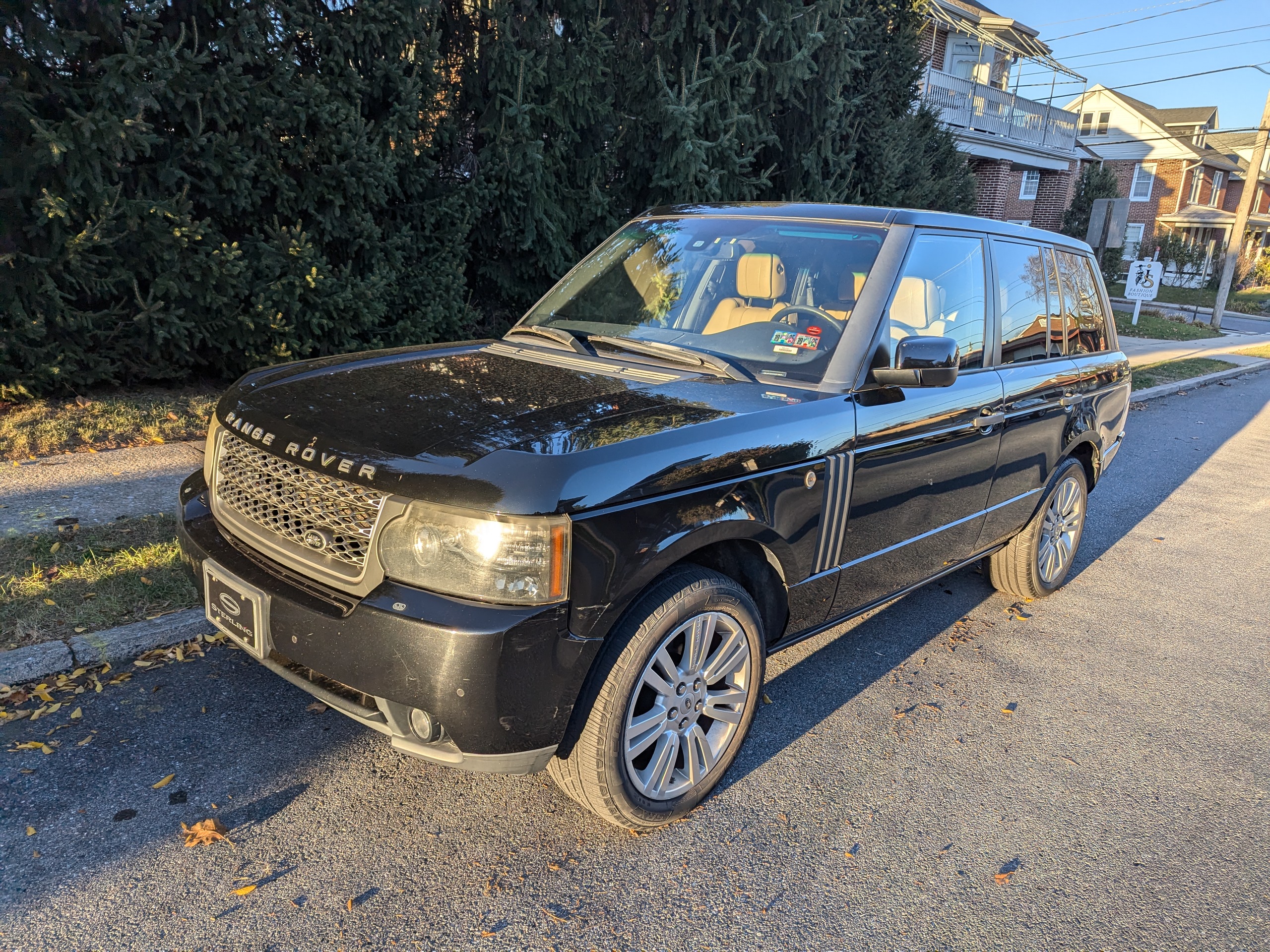 Used 2010 Land Rover Range Rover HSE LUX AWD/4WD image 1