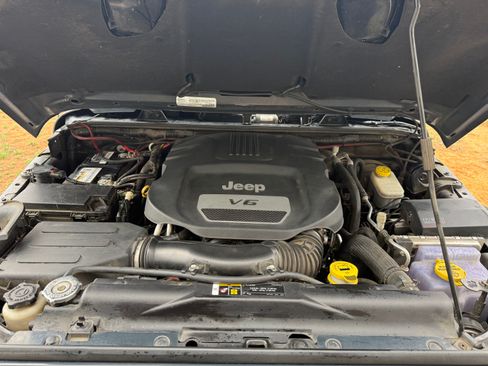 Used 2017 Jeep Wrangler Unlimited Sahara w/ Quick Order Package 24E Chief image 15