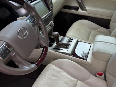 Used 2017 Lexus GX 460 Premium AWD/4WD image 2