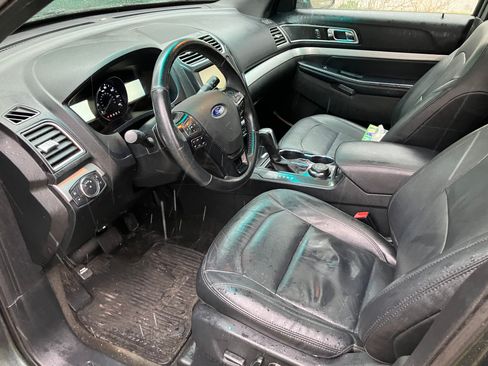 Used 2016 Ford Explorer XLT w/ Equipment Group 202A image 6