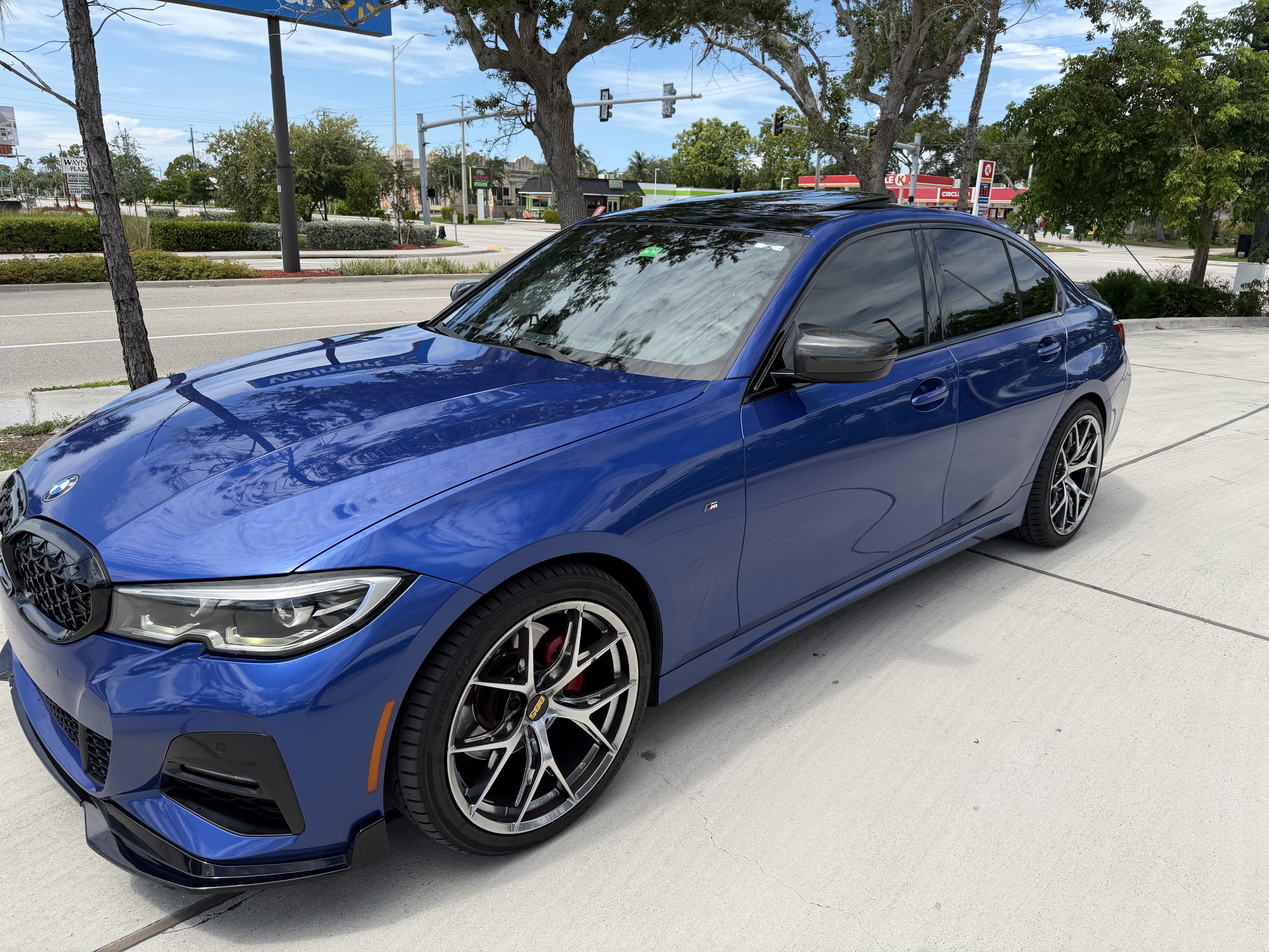 Used 2019 BMW 330i Sedan w/ M Sport Package RWD image 1