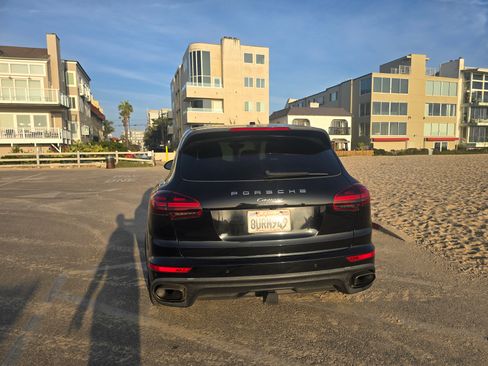 Used 2017 Porsche Cayenne Platinum Edition image 12