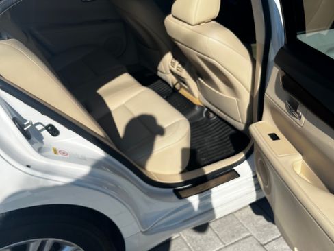 Used 2013 Lexus ES 350 image 9