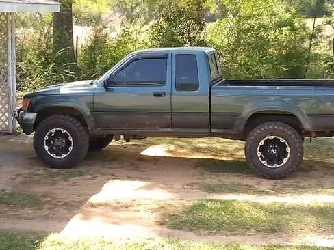 Used 1993 Toyota Pickup Deluxe image 1