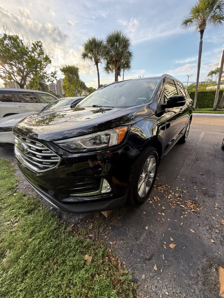 Used 2020 Ford Edge Titanium FWD image 4