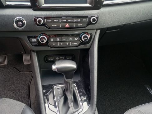 Used 2019 Kia Niro EX image 17