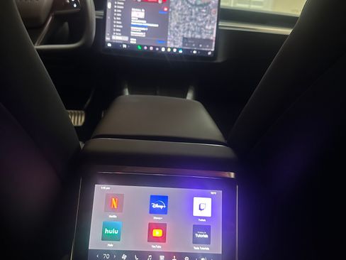 Used 2022 Tesla Model S Plaid image 12