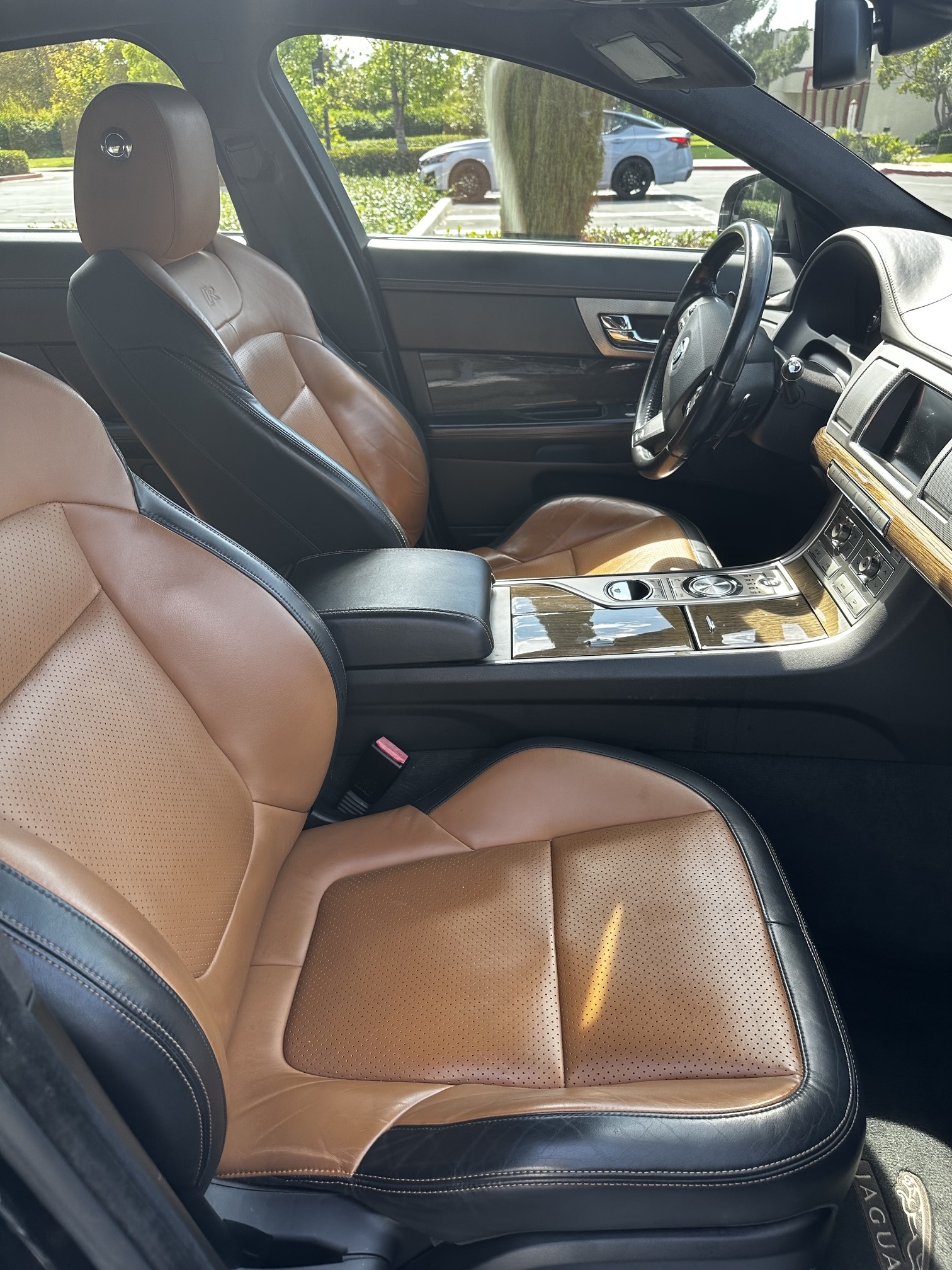 Used 2010 Jaguar XF R RWD image 15