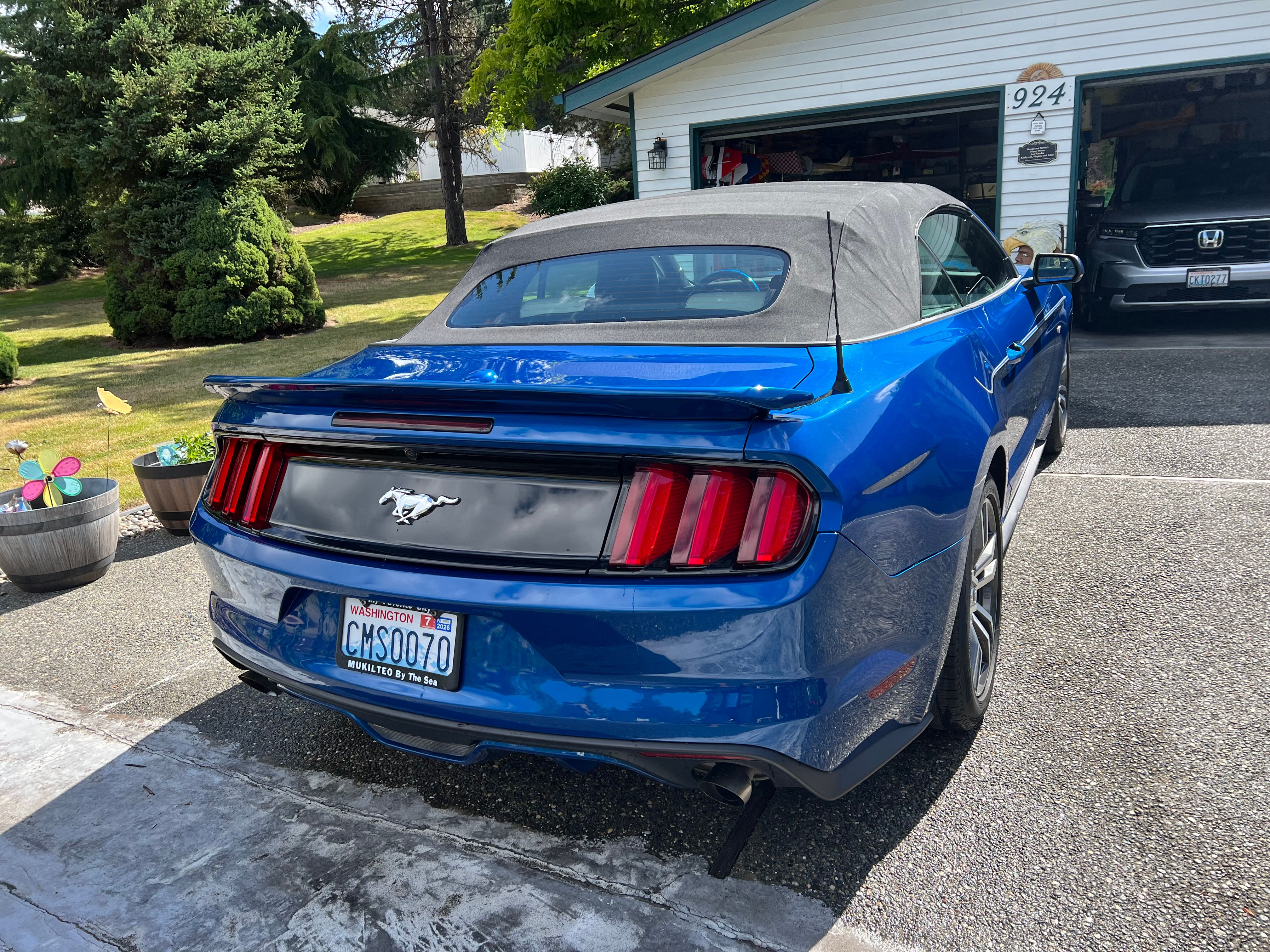 Used 2017 Ford Mustang Premium RWD image 1