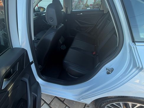 Used 2019 Volkswagen Jetta SE FWD image 17
