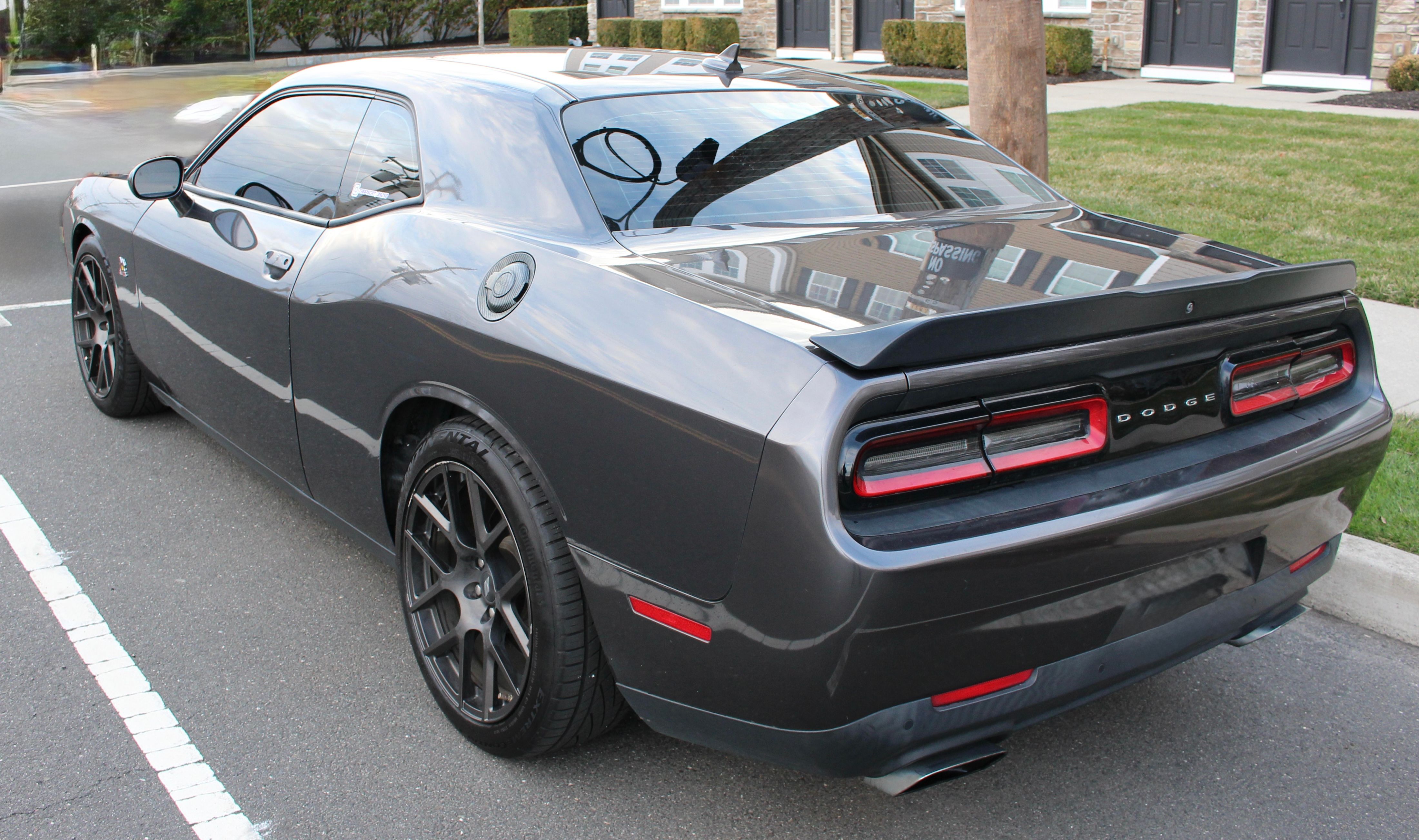 Used 2018 Dodge Challenger R/T Scat Pack w/ Leather Interior Group RWD image 8