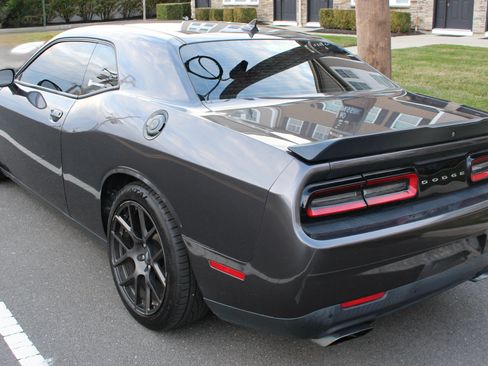 Used 2018 Dodge Challenger R/T Scat Pack w/ Leather Interior Group RWD image 8