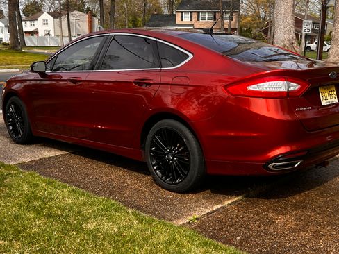 Used 2014 Ford Fusion SE w/ Equipment Group 202A image 2