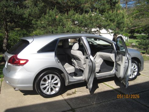 Used 2013 Toyota Venza LE w/ LE Convenience Pkg FWD image 13