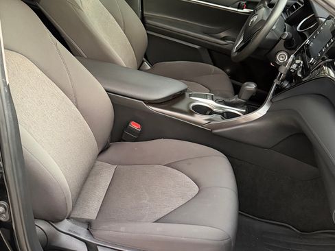 Used 2022 Toyota Camry LE image 6