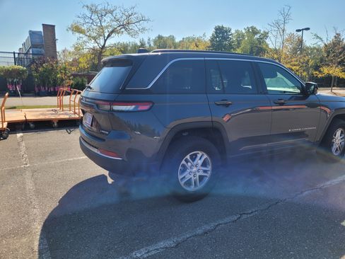 Used 2025 Jeep Grand Cherokee Laredo w/ Trailer Tow Package image 6