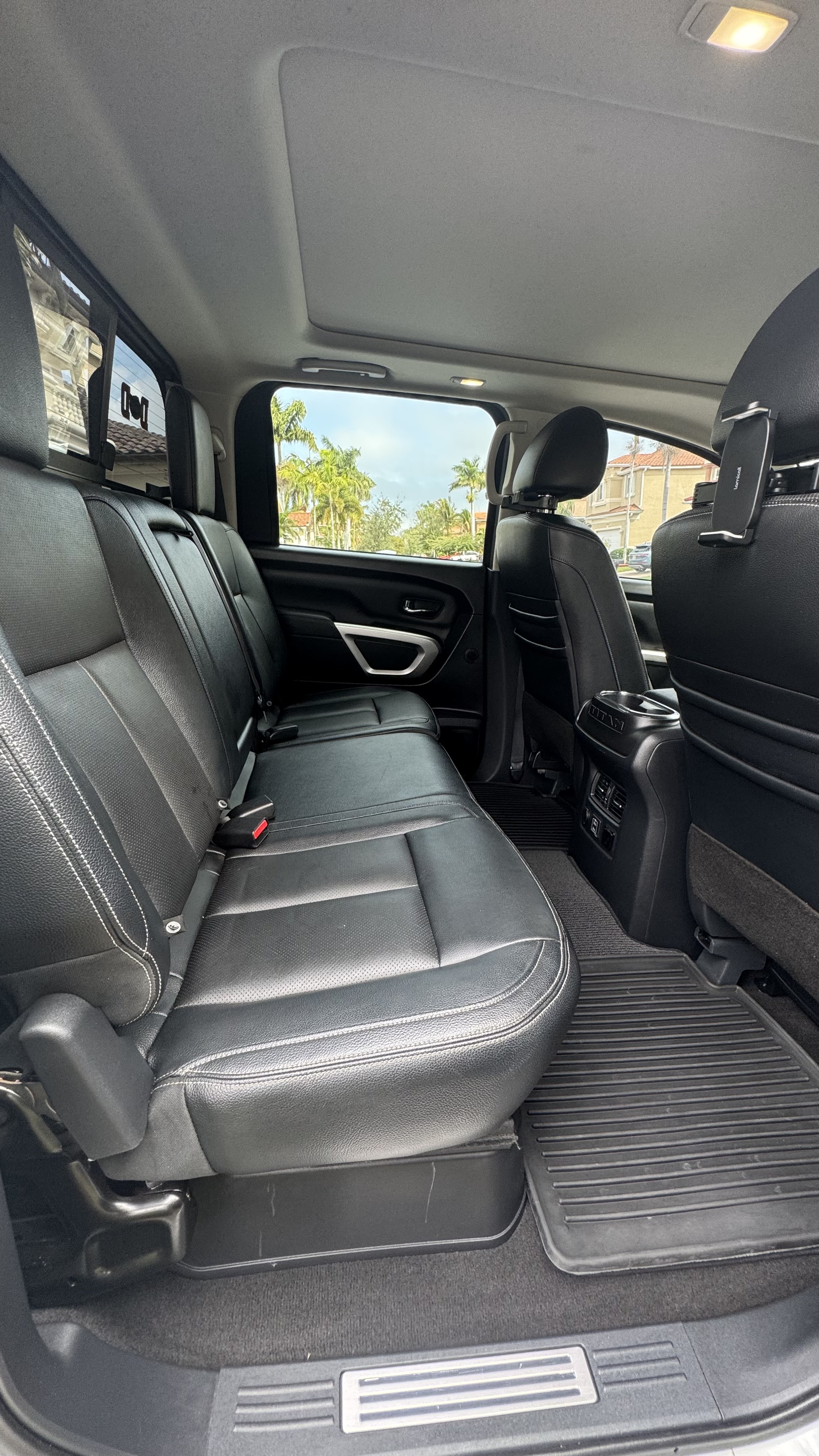 Used 2020 Nissan Titan SL w/ Moonroof Package AWD/4WD image 19