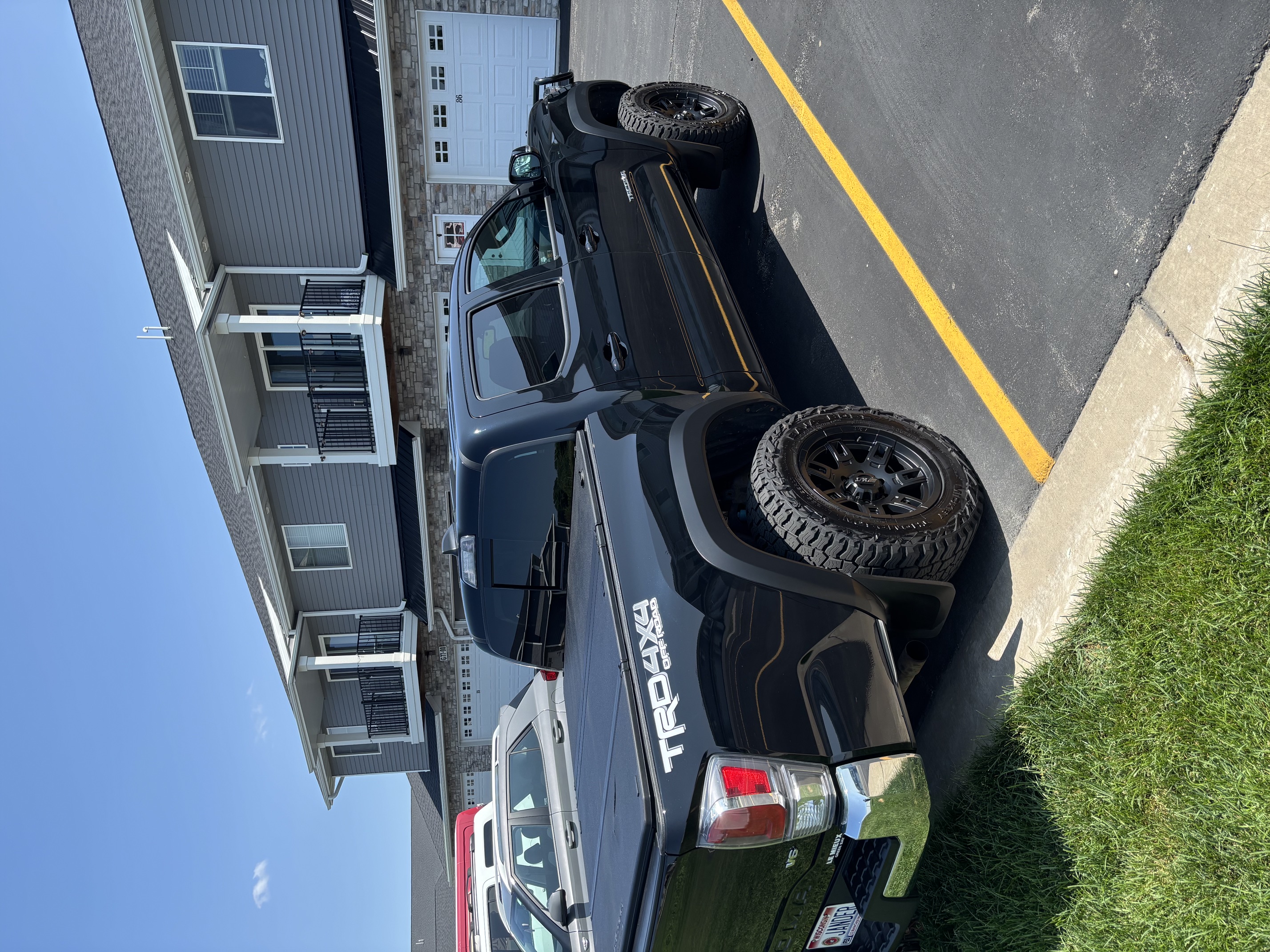 Used 2021 Toyota Tacoma TRD Off-Road AWD/4WD image 15