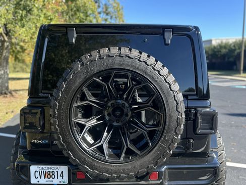 Used 2022 Jeep Wrangler Unlimited Sahara w/ Cold Weather Group image 9