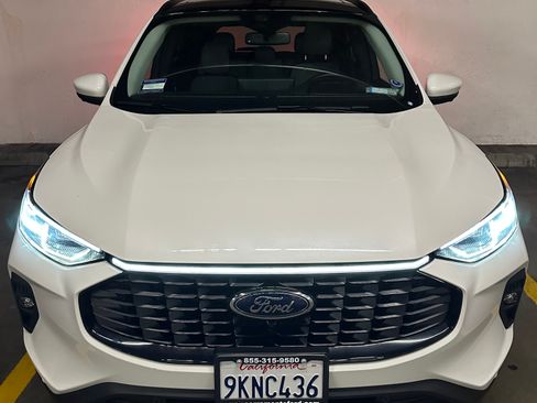 Used 2024 Ford Escape SE w/ PHEV Premium Package image 4