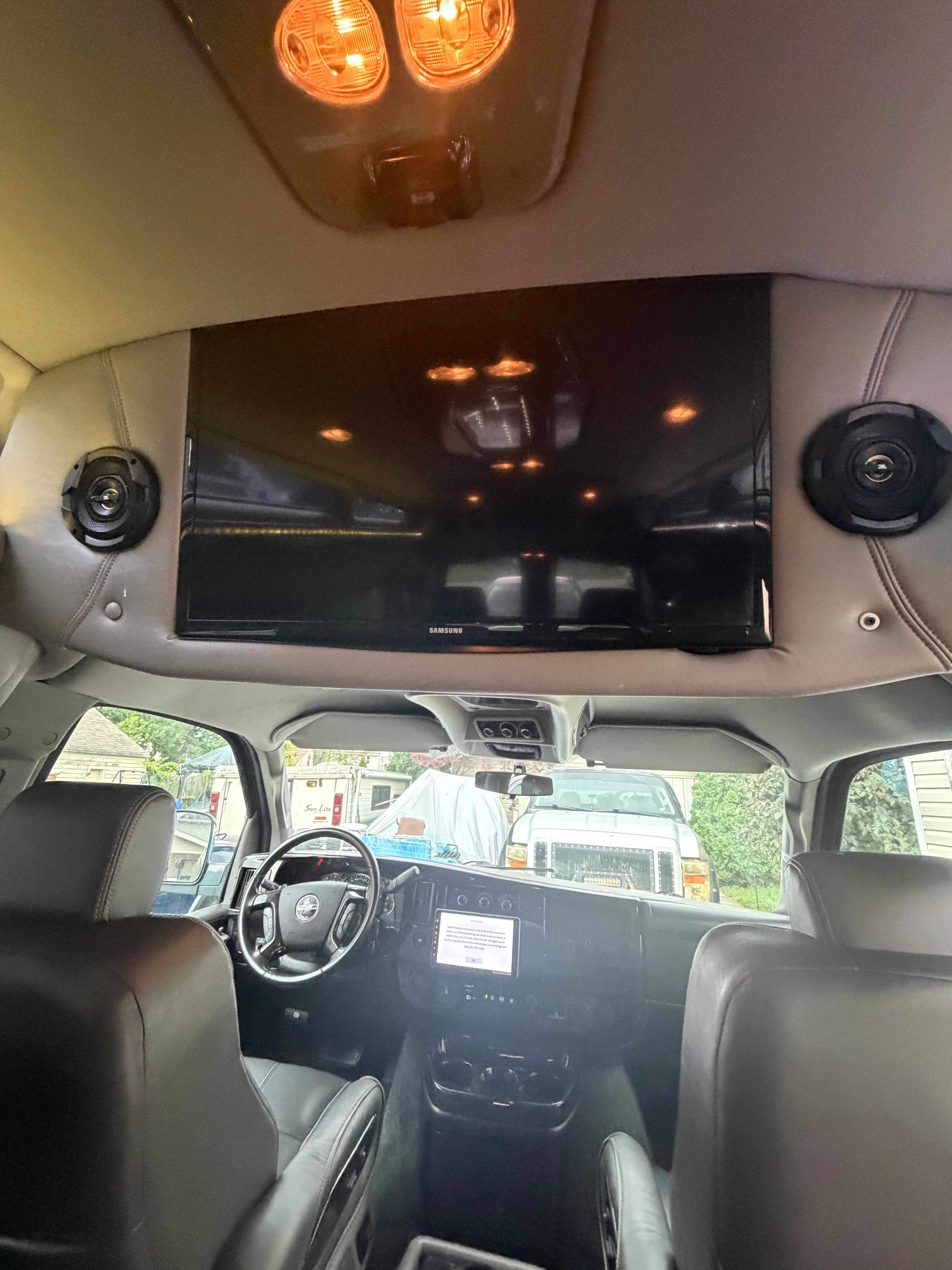 Used 2017 GMC Savana 2500 RWD image 18
