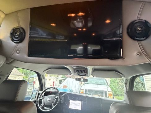 Used 2017 GMC Savana 2500 RWD image 18