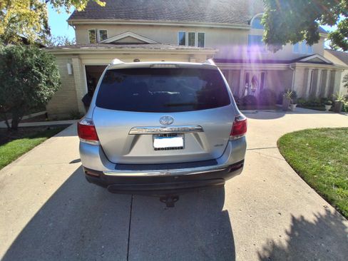 Used 2012 Toyota Highlander SE w/ Tow Pkg image 8