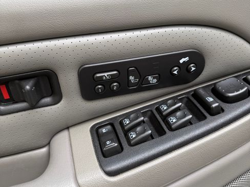 Used 2005 Cadillac Escalade AWD image 18