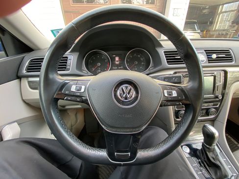 Used 2017 Volkswagen Passat 1.8T SE image 9