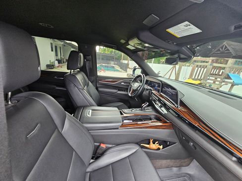 Used 2022 Cadillac Escalade ESV Luxury image 12
