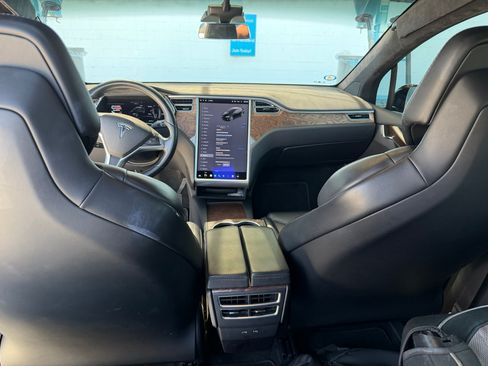 Used 2018 Tesla Model X 75D image 9