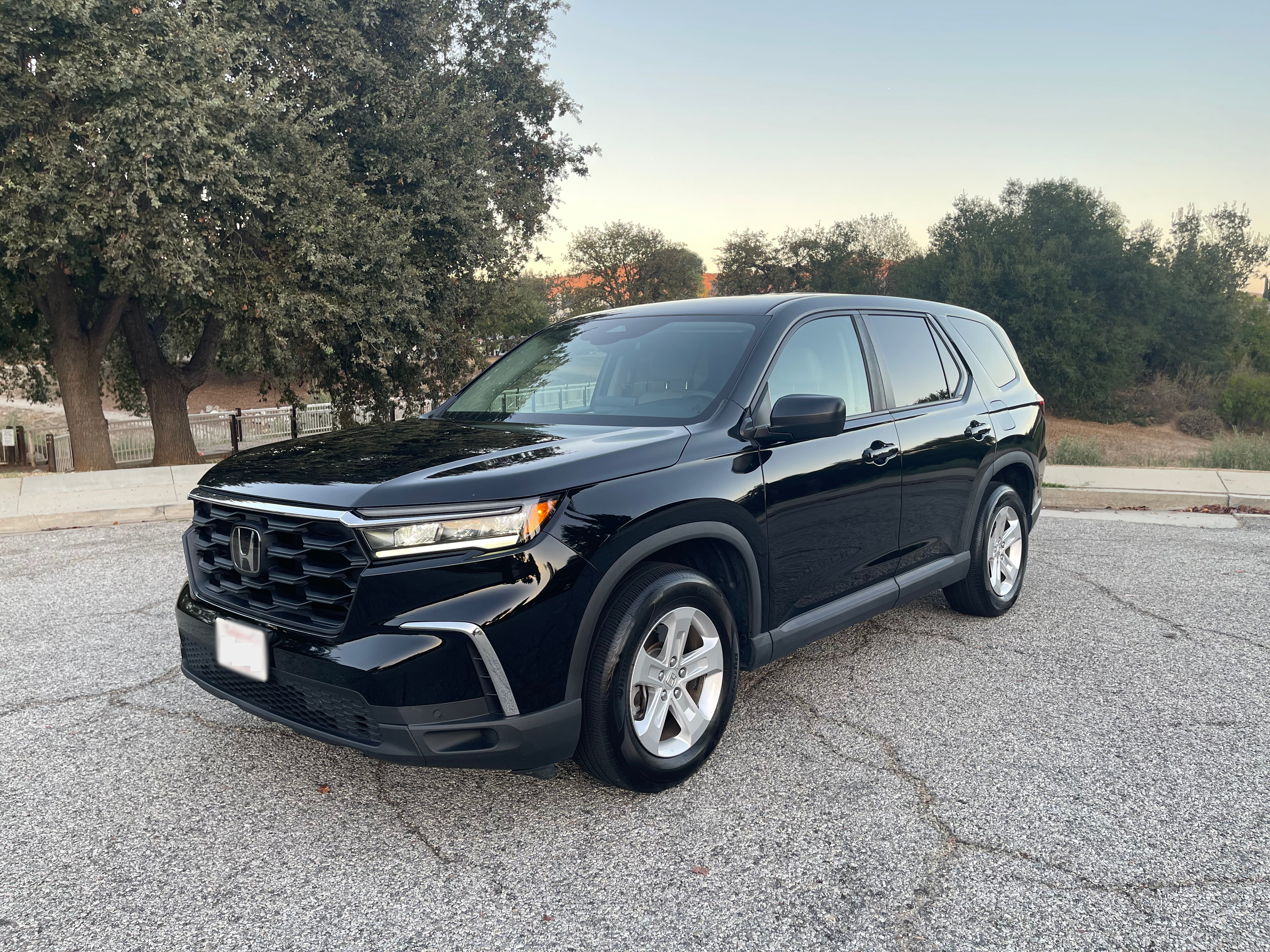 Used 2023 Honda Pilot LX image 1