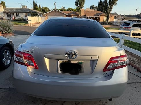 Used 2011 Toyota Camry LE FWD image 1