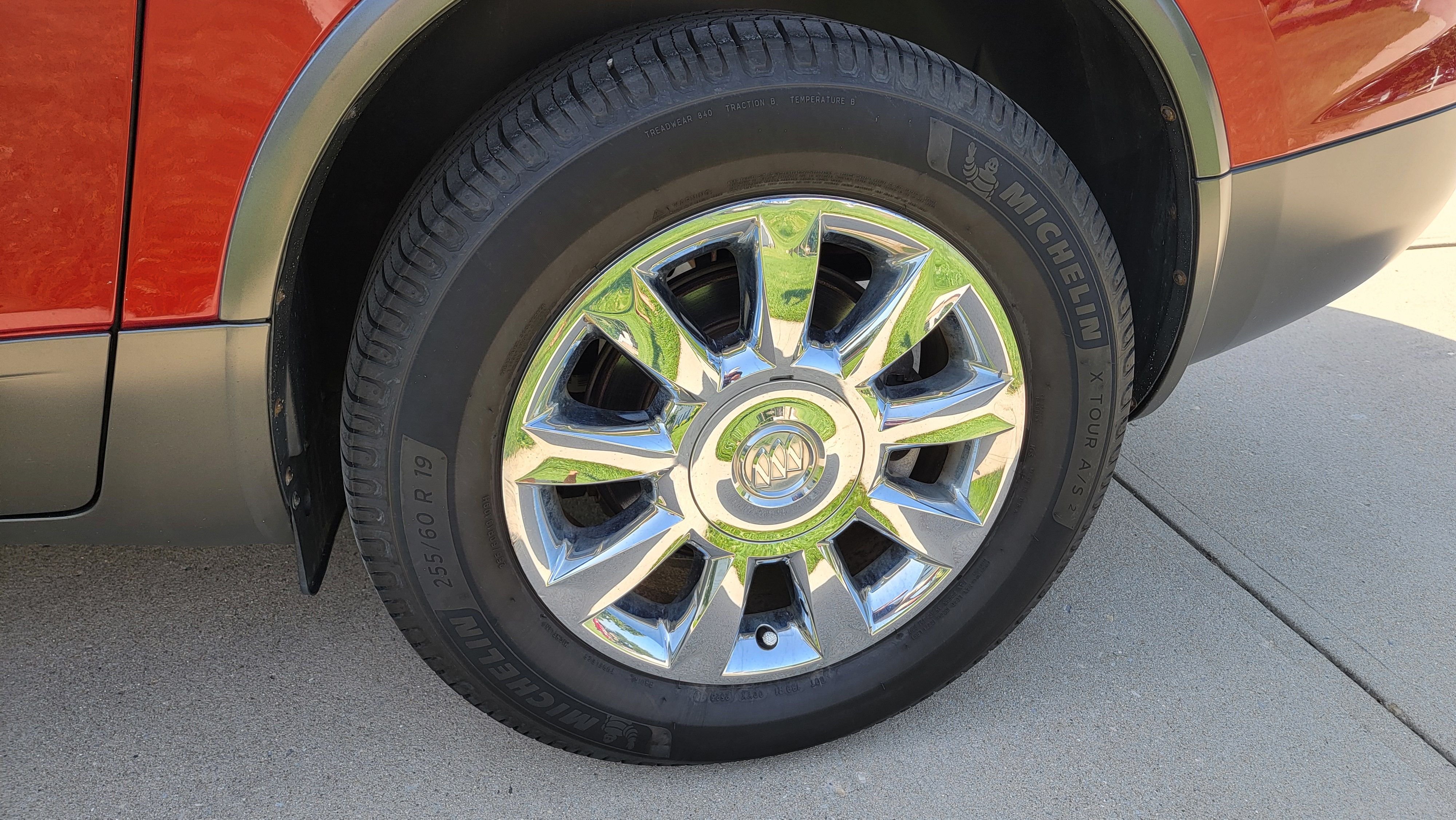 Used 2012 Buick Enclave Leather FWD image 27