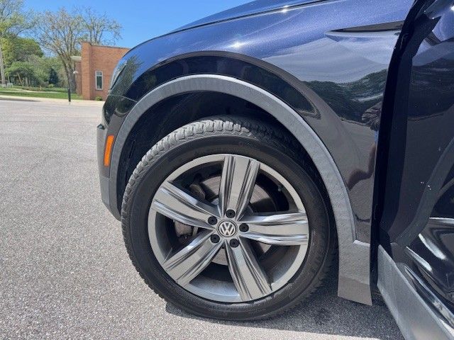 Used 2019 Volkswagen Tiguan SEL Premium w/ 3rd Row Seat Package AWD/4WD image 26