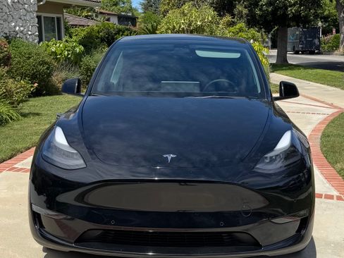 Used 2022 Tesla Model Y Performance image 2