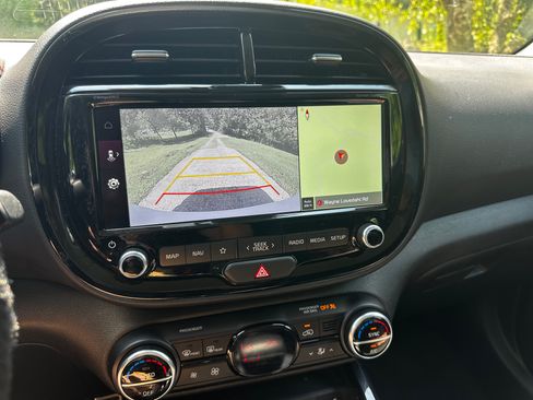 Used 2022 Kia Soul Turbo FWD image 16