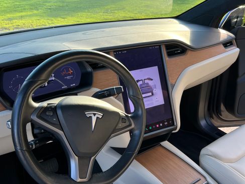 Used 2021 Tesla Model X Long Range AWD/4WD image 8