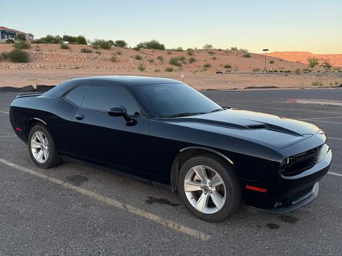 Used 2023 Dodge Challenger SXT RWD image 5