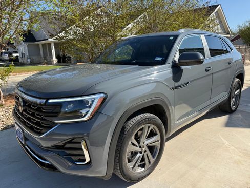 Used 2024 Volkswagen Atlas Cross Sport SEL R-Line image 1