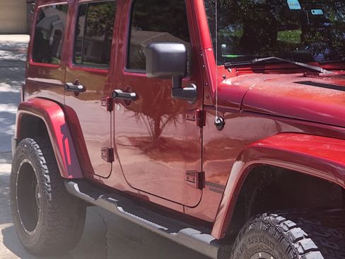 Used 2012 Jeep Wrangler Unlimited Sahara AWD/4WD image 4