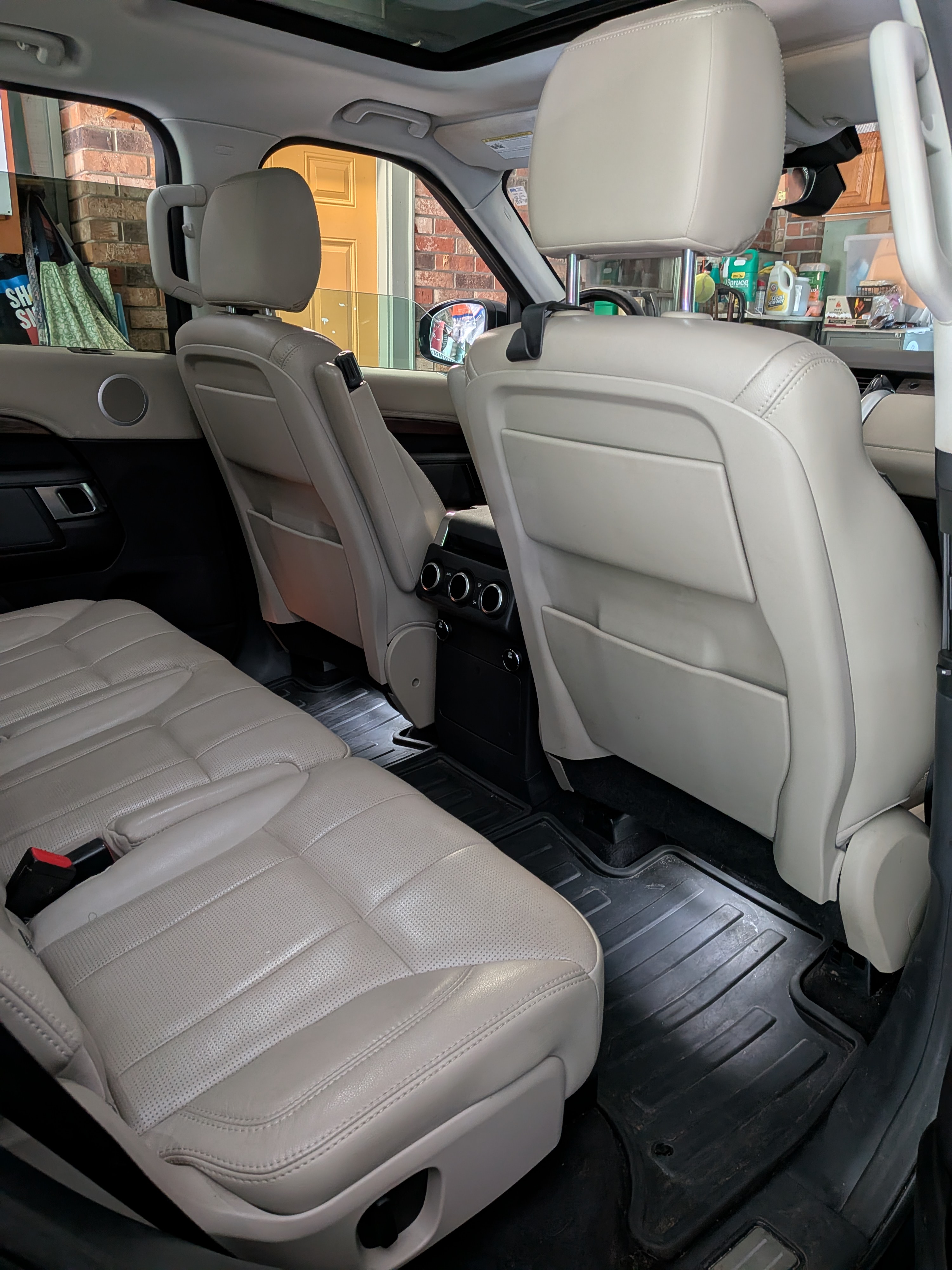 Used 2017 Land Rover Discovery HSE AWD/4WD image 15