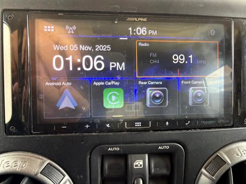 Used 2013 Jeep Wrangler Unlimited Sahara image 17