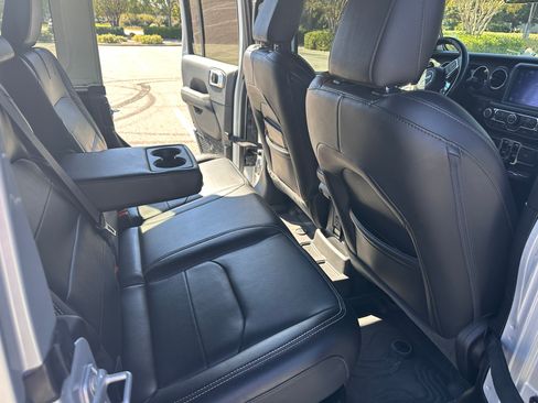 Used 2022 Jeep Wrangler Unlimited Sahara w/ Cold Weather Group image 4