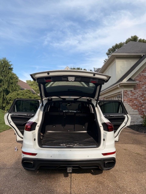 Used 2017 Porsche Cayenne Platinum Edition AWD/4WD image 9