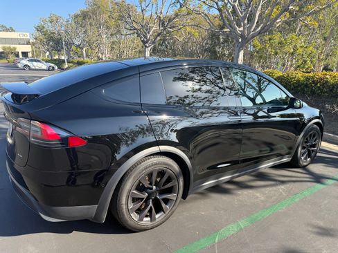 Used 2022 Tesla Model X Plaid image 15